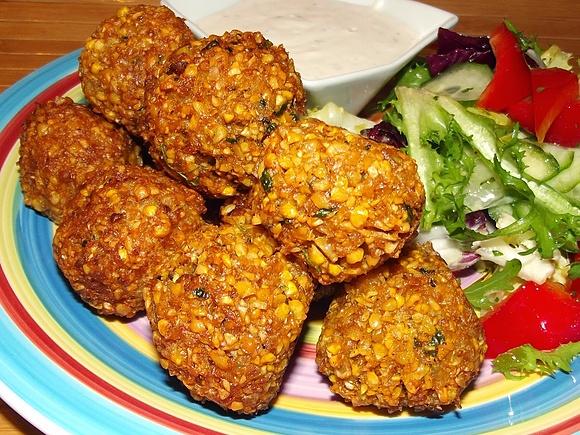 Falafel arabskie kulki z ciecierzycy przepyszne i chrupiące