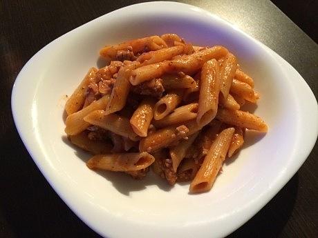 Makaron z sosem bolognese w multicookerze