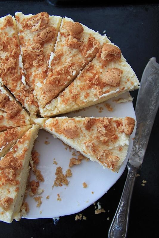 Sernik z białą czekoladą i mascarpone bez pieczenia