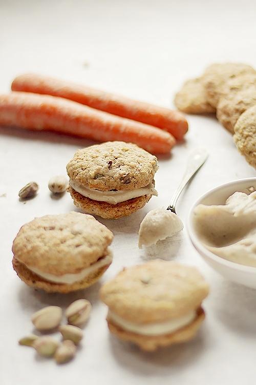 Marchewkowe ciasteczka z kremem z orzechów cashew