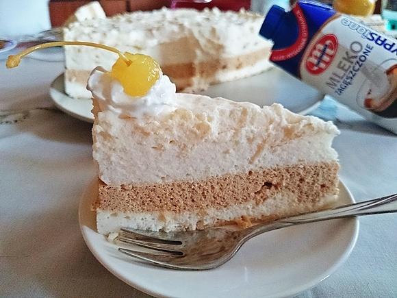 Pyszna pianka orzechowe latte macchiato