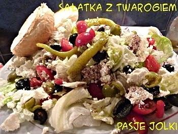 Sałatka z twarogiem i warzywami