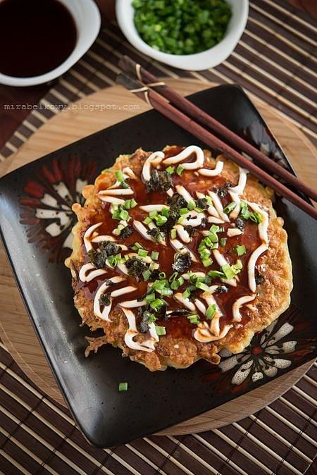 Okonomiyaki - japoński placuszek z dodatkami