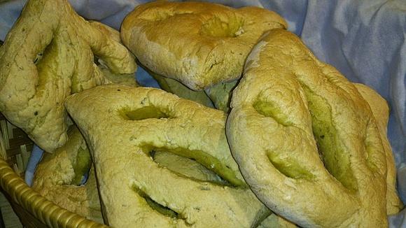 Kukurydziane fougasse z bazylią i pszenno-kukurydziane bułeczki
