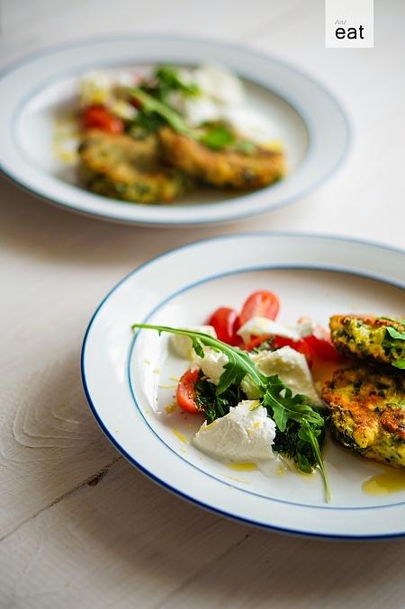 Kotlet ziemniaczany ze szpinakiem, koperkiem i fetą