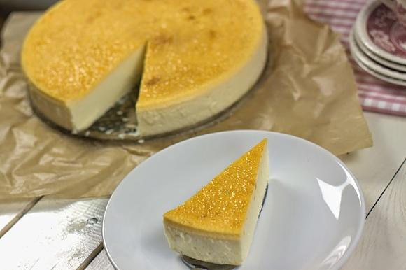 Sernik Crème Brûlée z polewą