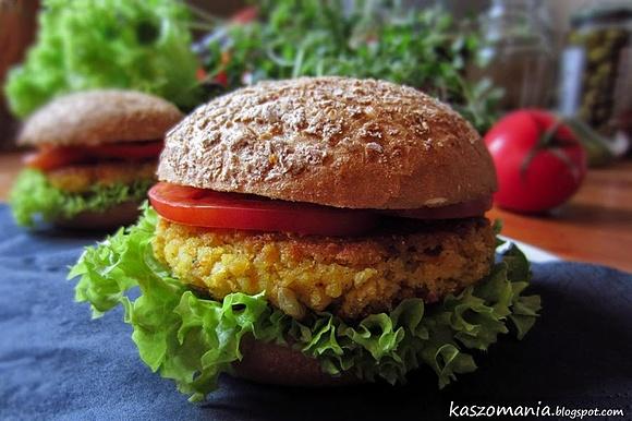 Burgery z kaszy jaglanej i ciecierzycy