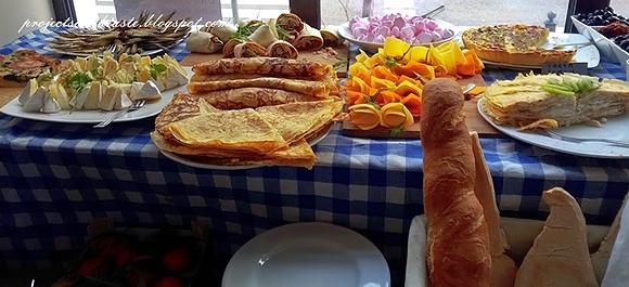 Hiszpański bufet śniadaniowy w restauracji Leniviec