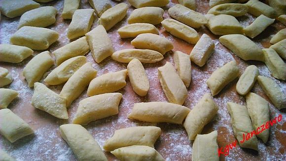 Kopytka z sosem pieczarkowym