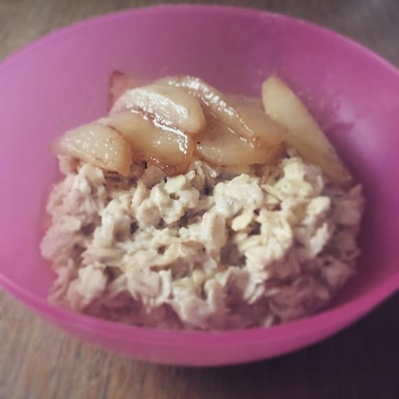 Owsianka z karmelizowanymi gruszkami