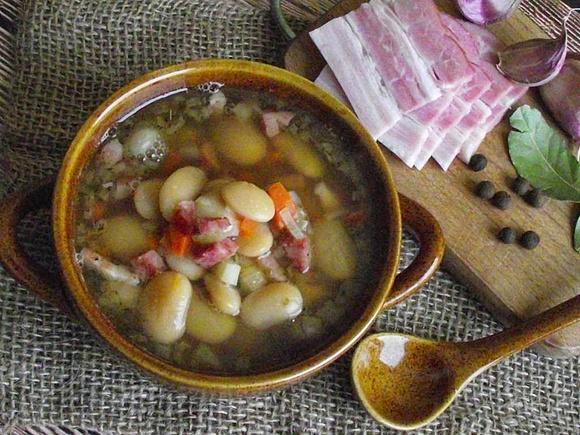 Zupa fasolowa z majerankiem