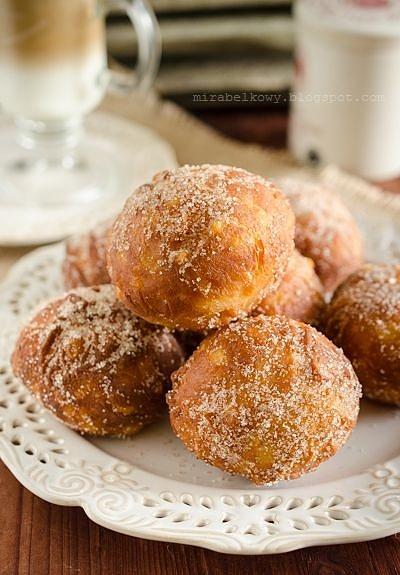 Pączki z jabłkami