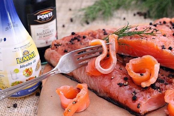 Cytrynowy łosoś gravlax