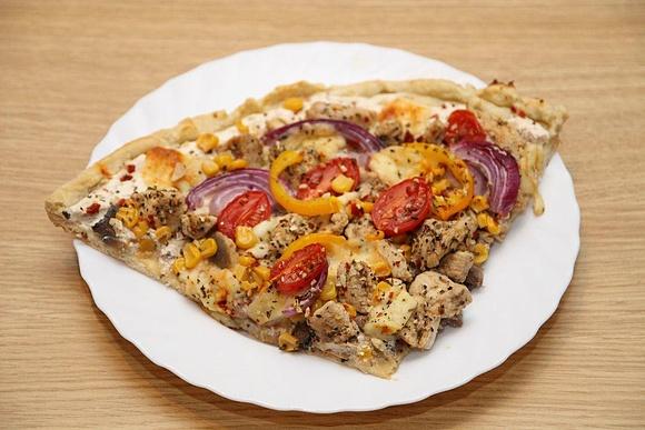 Pizza z kurczakiem i serem