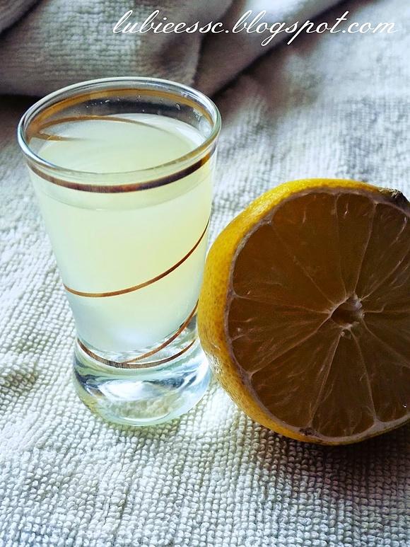 Cytrynówka – domowy likier cytrynowy z alkoholu i soku z cytryn