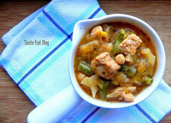 Duszona szynka z pastą curry, kapustą i cieciorką