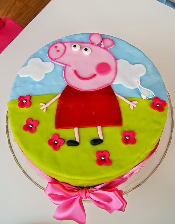 Tort bananowo karmelowy z Peppą