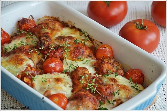 Udka zapiekane w pomidorach i mozzarelli