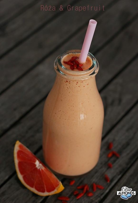 Koktajl róża i grejpfrut smoothie wegańskie