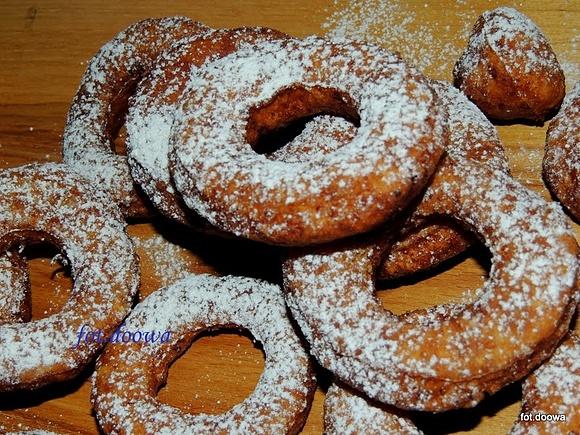 Oponki na tłusty czwartek - puszyste i pyszne przepisy babci