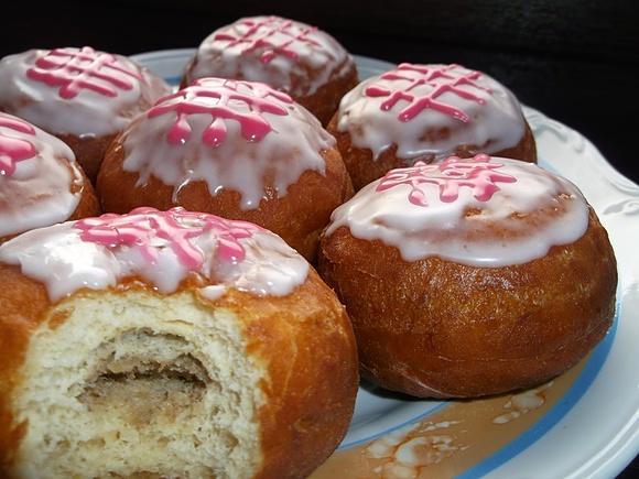 Pączki z nadzieniem orzechowym