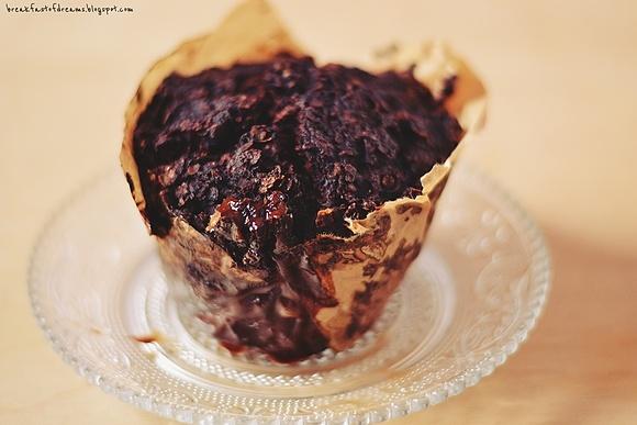 Pieczone kakaowe płatki jaglane nadziane gorzką czekoladą
