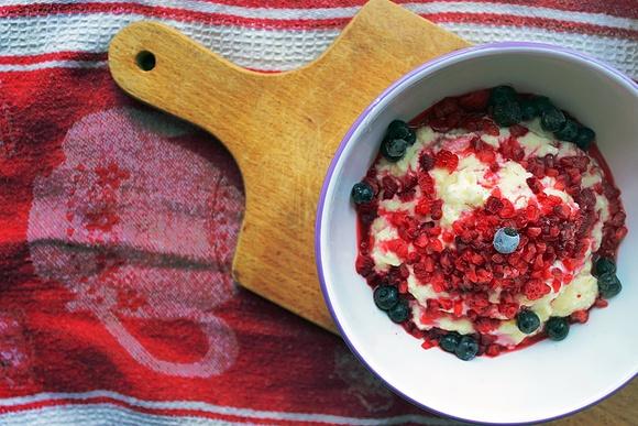 Proteinowy serniczek waniliowo-kokosowy