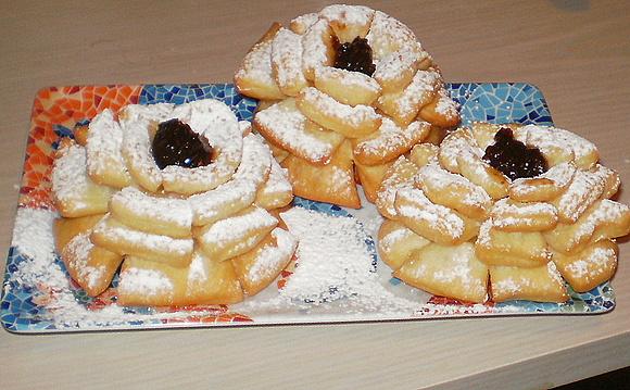 Róże karnawałowe i faworki
