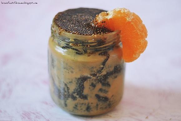 Chia pudding na kawie zbożowej z mandarynkami w słoiku