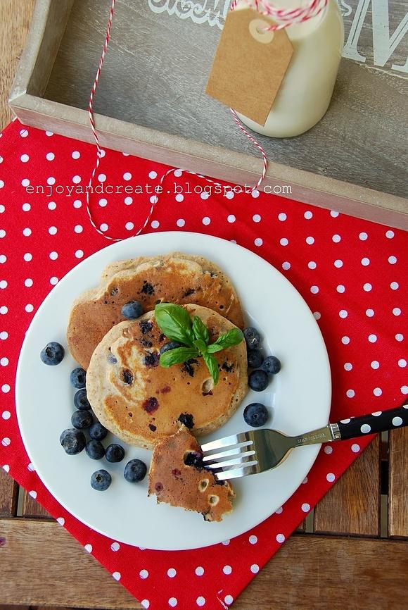 Pełnoziarniste pancakes z borówkami