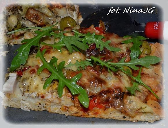 Pizza z kurczakiem i papryką