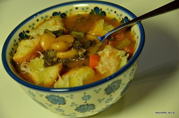 Toskańska zupa fasolowa Ribollita