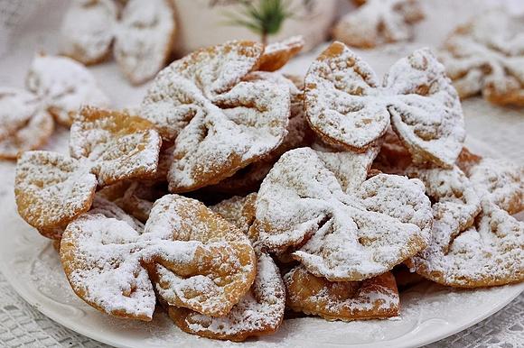 Chruściki kokardki - szybkie i bez cukru na tłusty czwartek