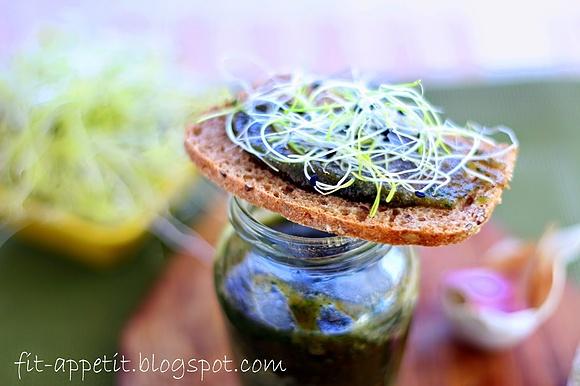Pesto z bazylii i słonecznikiem do makaronu i kanapek