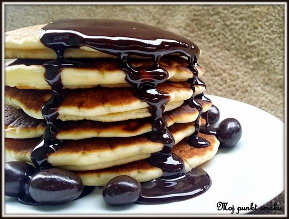 Pancakes - przepis na cienkie naleśniki z mlekiem i jajkami