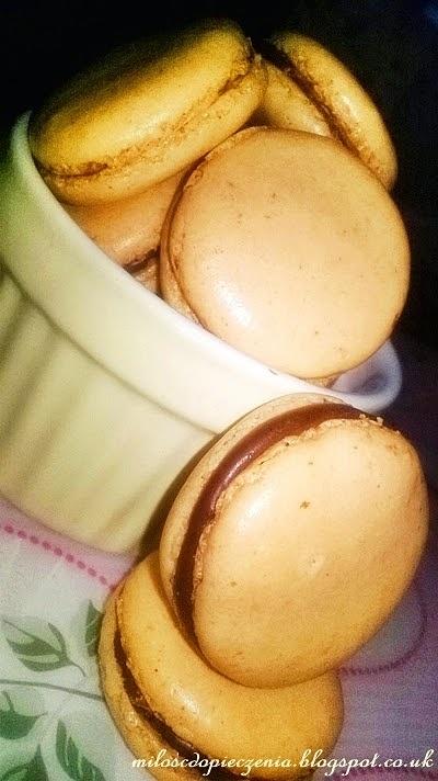 Makaroniki z nadzieniem czekoladowym
