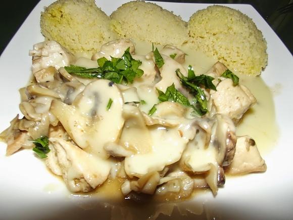 Kurczak w białym winie z pieczarkami Rachel Khoo