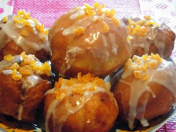 Pączki nadziewane dżemem truskawkowym