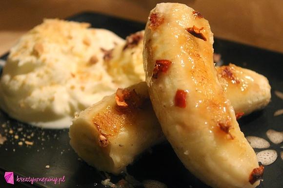 Grillowane banany z chili i lodami waniliowymi