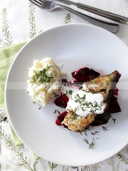Halibut z sałatką z pieczonych buraków i szpinakiem