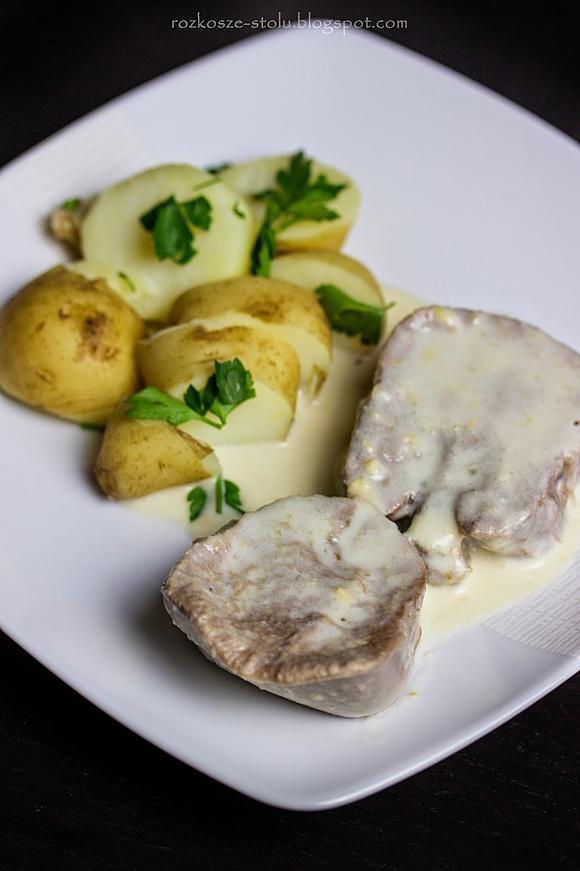 Ozór w sosie śmietanowo-chrzanowym