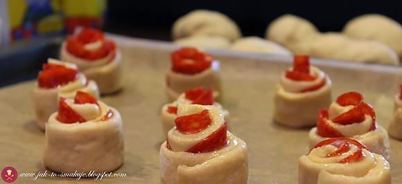 Ekspresowe różyczki drożdżowe