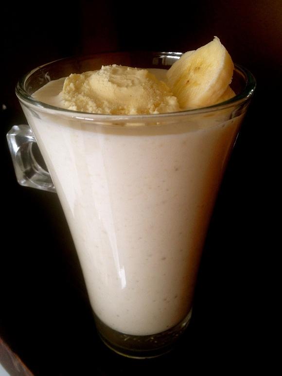 Koktajl bananowy z lodami