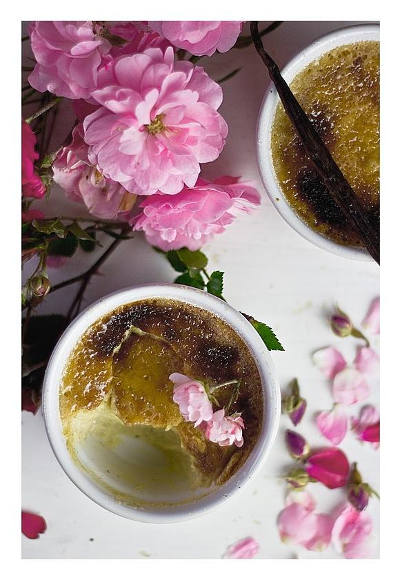 Różany crème brûlée