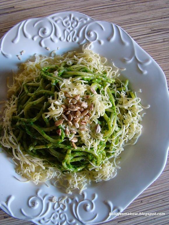 Pesto szpinakowe z nasionami słonecznika i olejem rzepakowym