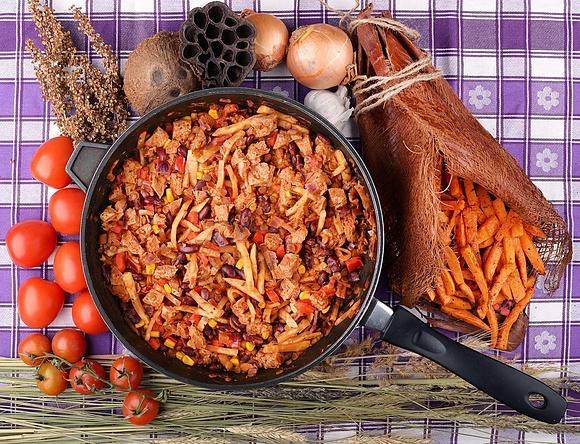 Chili con soja i frytki z batatów