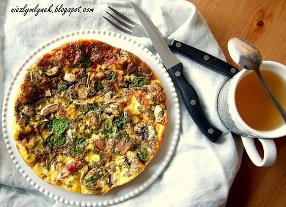 Frittata bazyliowa z pieczarkami i szynką parmeńską