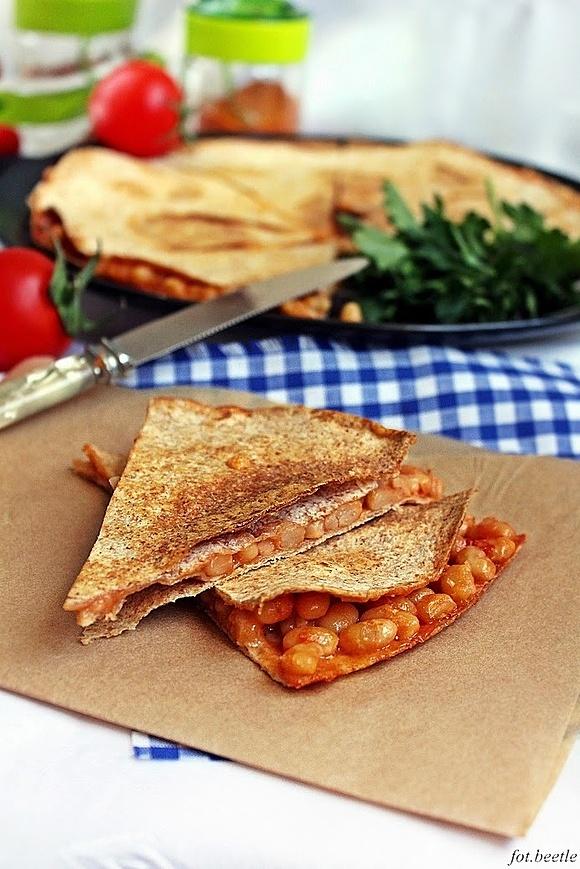 Quesadilla z fasolką i serem zapiekana w piekarniku