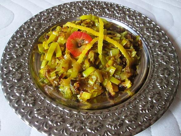 Duszone pory z curry, idealny dodatek do obiadu