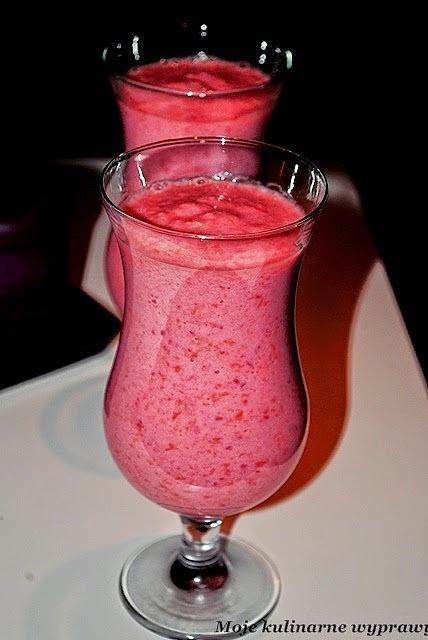Smoothie z gruszki, jabłka, banana, pomarańczy i malin